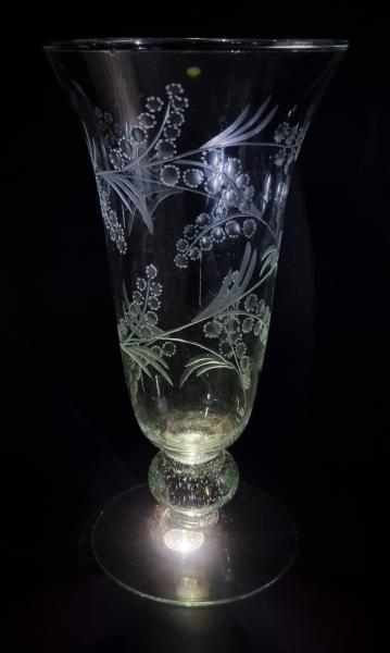 Vase mit Fuß